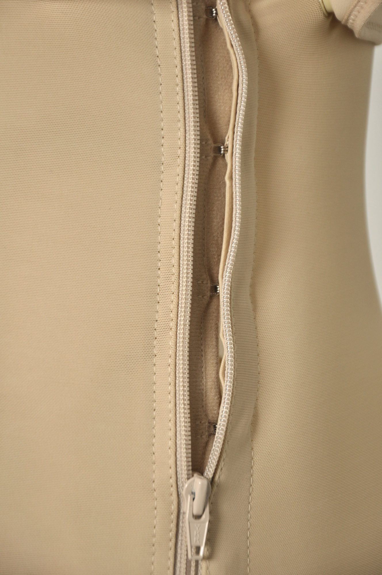 Body shaper with bra 3\4 leg and Lycra buttocks